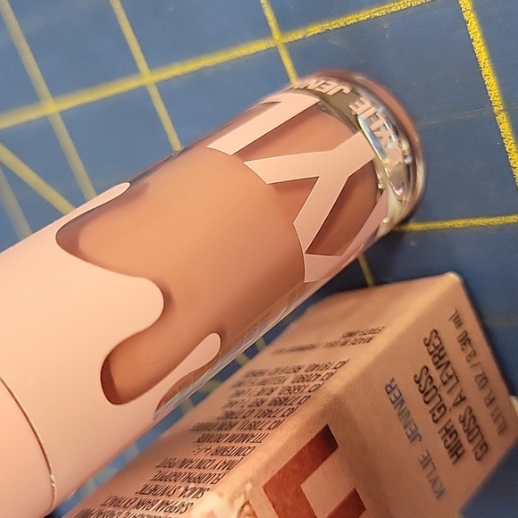 Kylie Cosmetics 300 Koko K Lip High Gloss New In Box 3.3ml - Picture 2 of 3